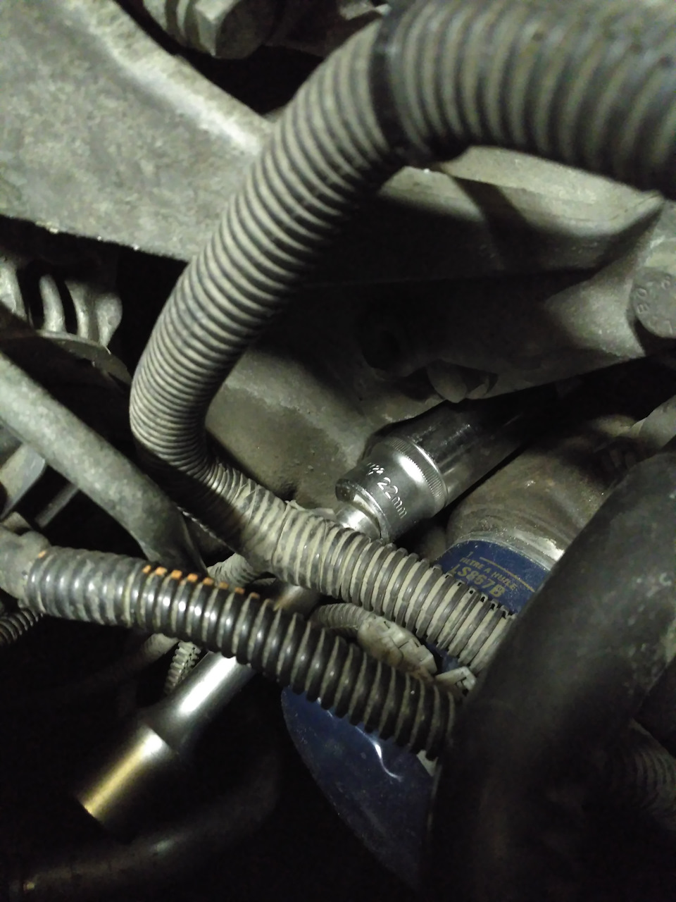 Выкручиваем родной датчик — Renault Laguna II