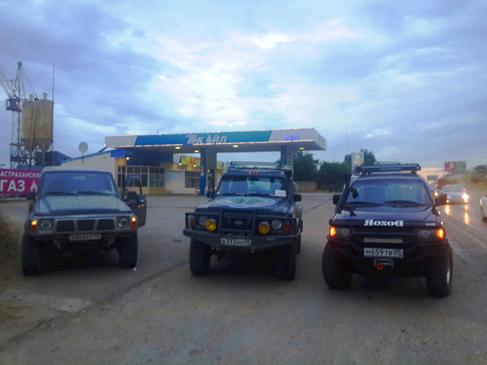 И даже с друзьями встречается))) — Mitsubishi Montero Sport (1G)