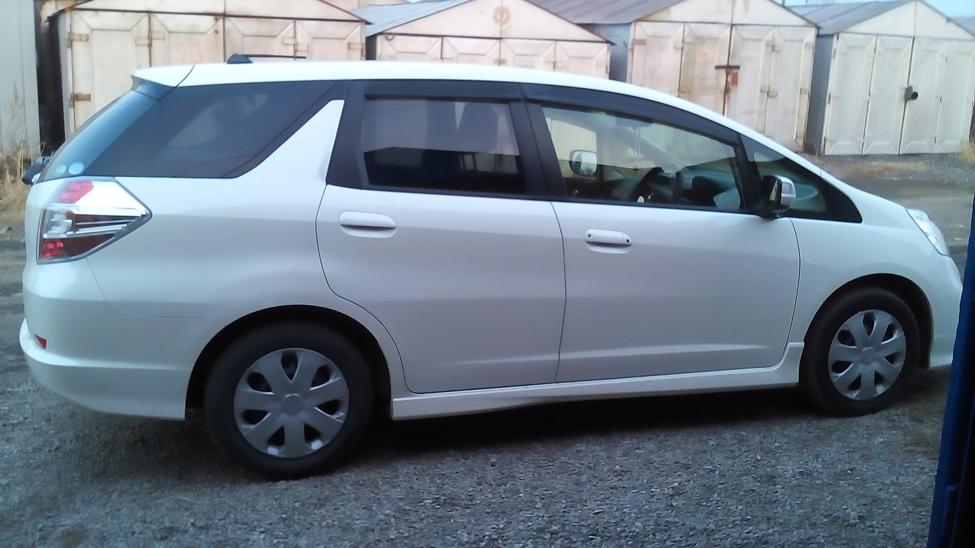 Honda shuttle фара. Honda Fit Shuttle. Хонда фит шаттл. Реснички фит шаттл. Фит шаттл бампер передний.