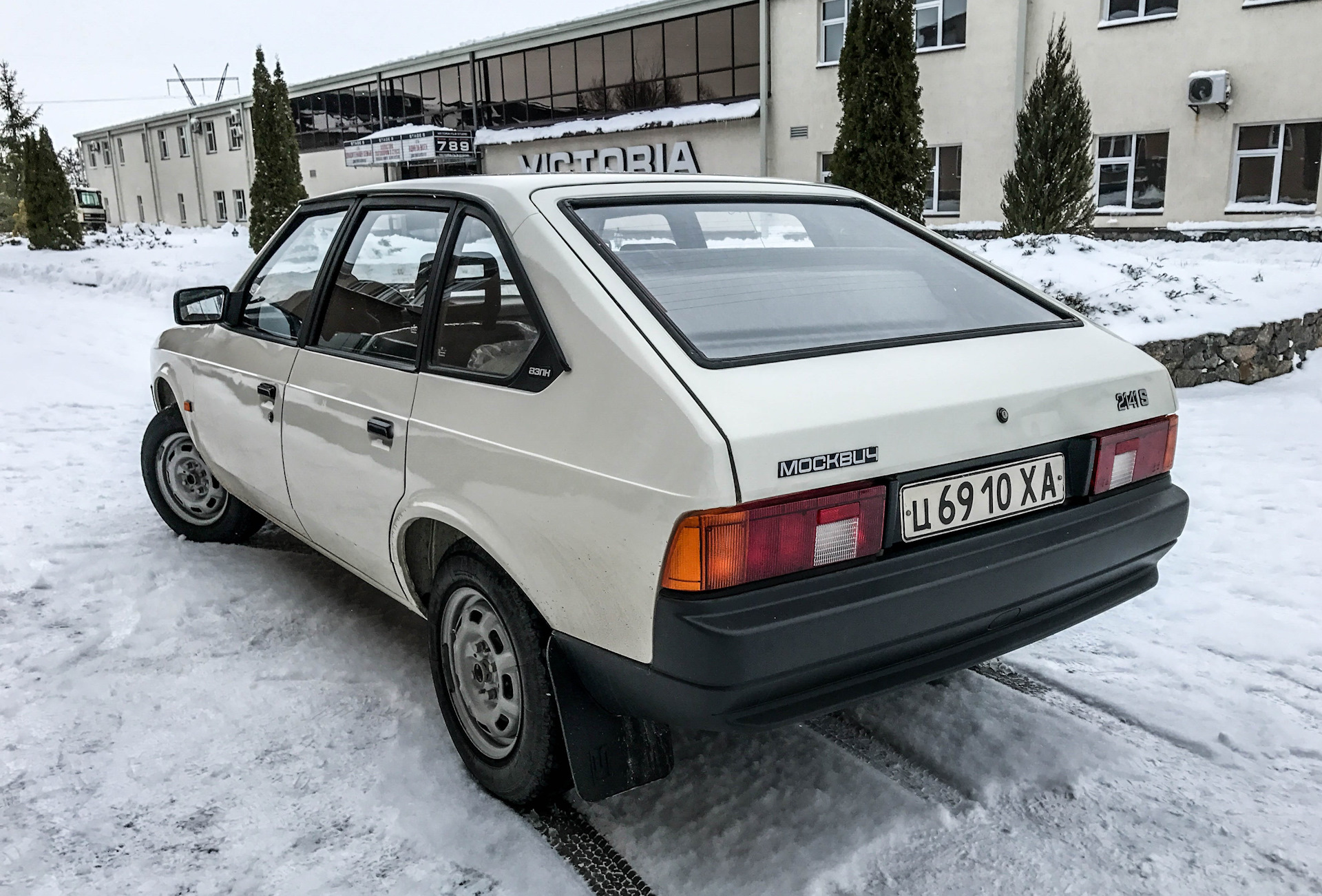 Машины без пробега. Москвич 2141 Офелия. Москвич 1992. Москвич 2141 Алеко белый. Москвич 2141 капсула времени.