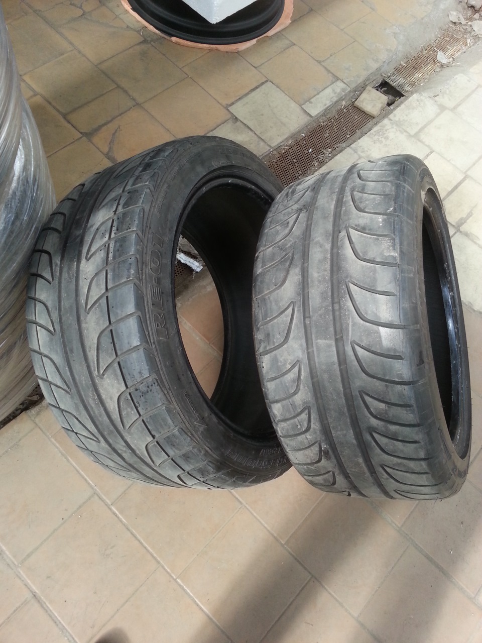 Шины 255 40 купить. Potenza r 01. Bridgestone potenza Sport Treadwear. 255/40 R17. Potenza re001.