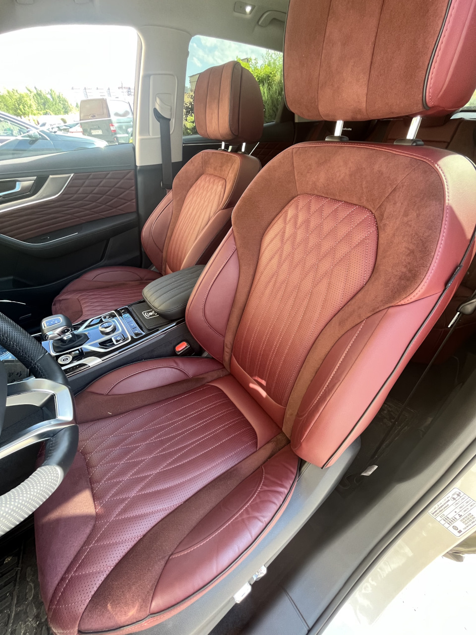 Фото в бортжурнале Hongqi HS5