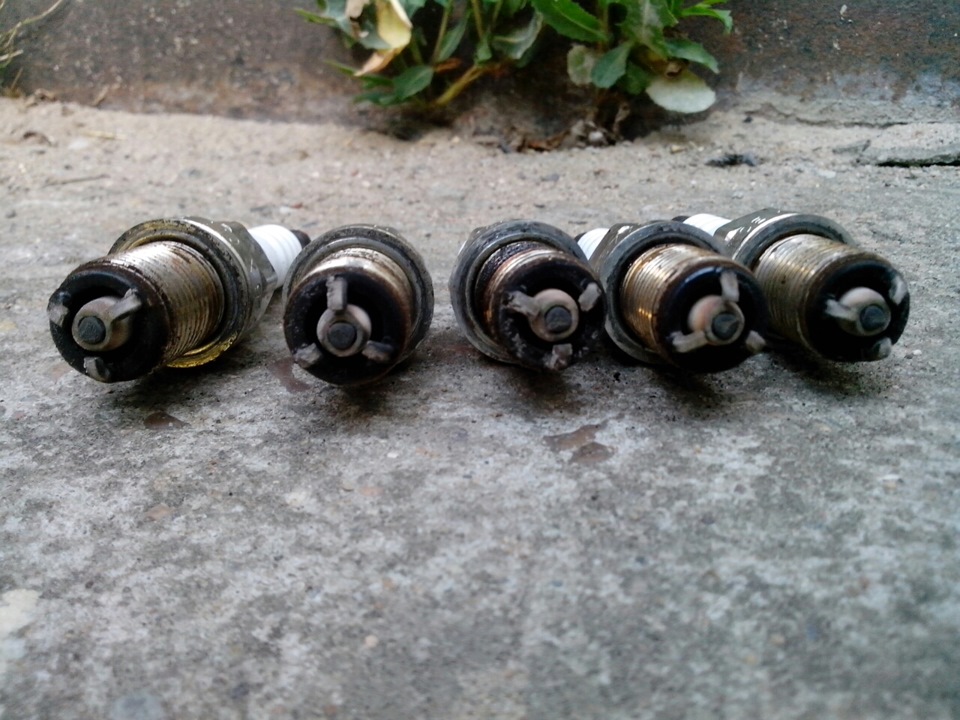 Замена свечей зажигания — Volvo S60 (1G), 2,4 л, 2006 года | расходники ...