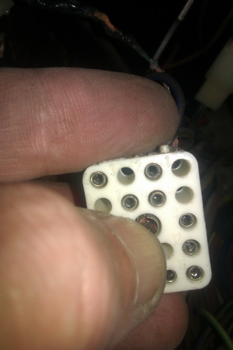 Колодка блока предохранителей — Volkswagen Passat B2, 1,3 л, 1982 года ...