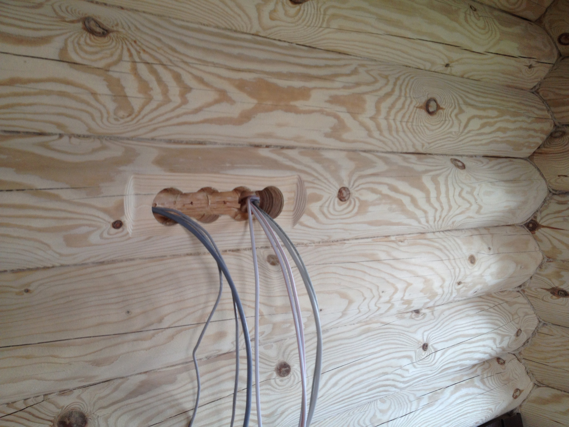 Скрытая электропроводка в деревянном доме