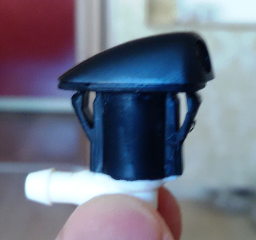 Как вытащить форсунку стеклоомывателя — DRIVE2