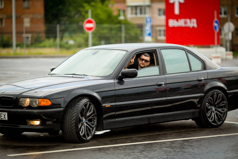 BMW e38 Black