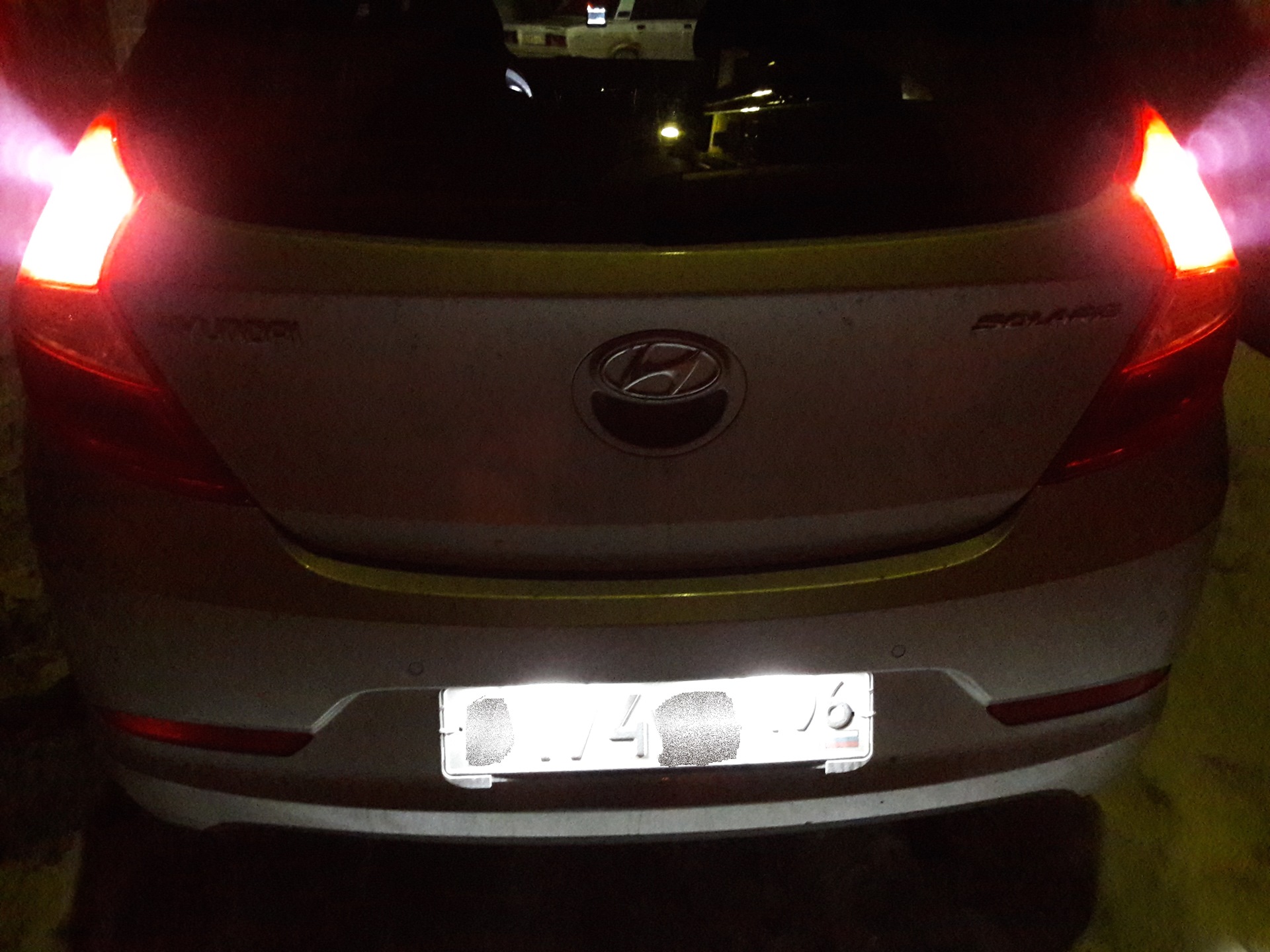 Освещение салона и номерного знака — Hyundai Solaris Hatchback, 1,6 л ...