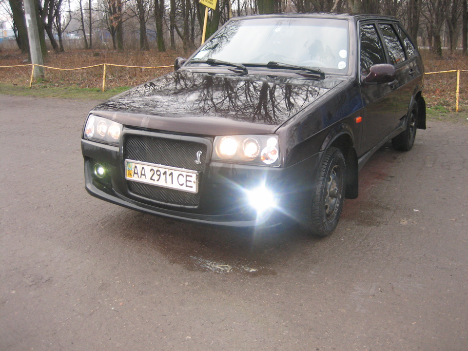 лада 21099 гараж. чёрные девятки в гараже. ремонт девяток. битая ваз 2109 в гаражах. ауди похожие кузов на девятку.