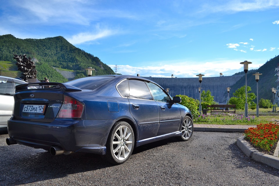 Subaru legacy spec b отличие