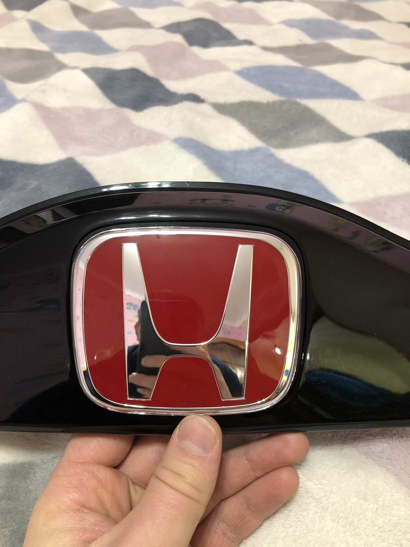 Замена эмблем и заднего регистрационного знака — Honda Fit (3G), 1,3 л ...