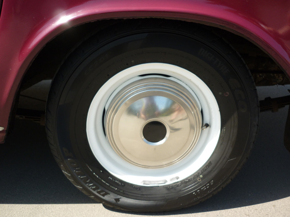 Колпак ступицы ваз 2115. Колпаки на колесах машины. Колесо без колпака. Газ 24 хром колпаки. Колпаки газ 24.