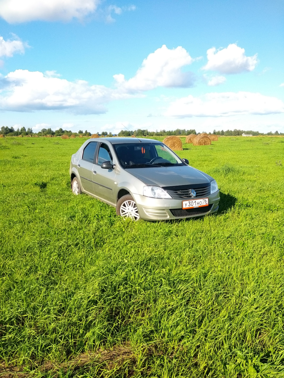 Дром алтайский край. Renault Logan 1. Рено Логан 1.3. Рено Логан 1.6 дрифт. Рено Логан 1 поколение автошкола.