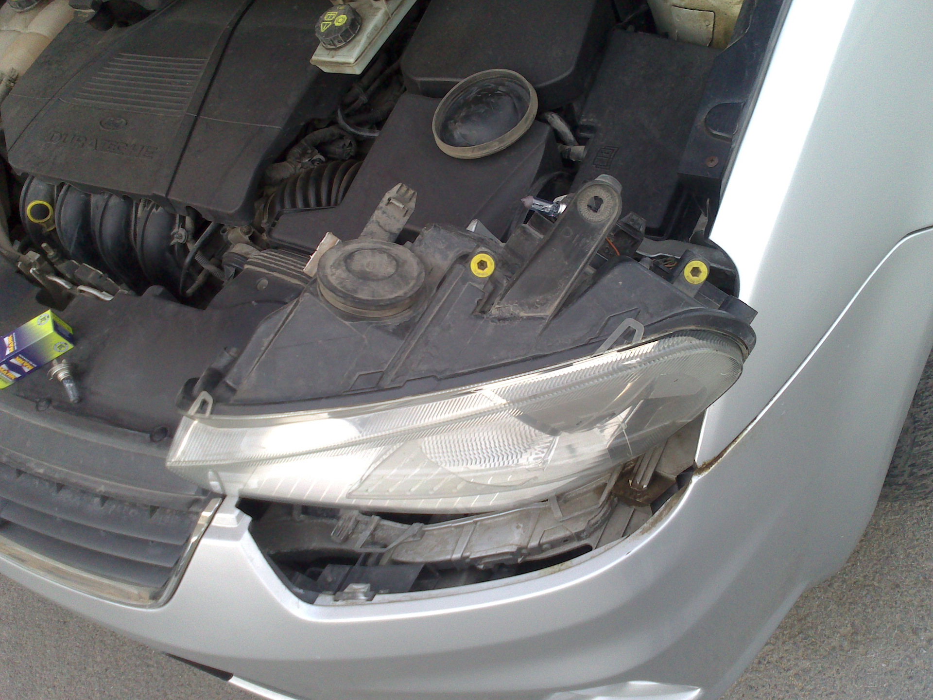 Лампа зеркала ford c-max. C max лампочки. C max лампочки. Фонарь подсветки зеркала форд c-max. Лампа ближнего света ford focus c-max 2004.