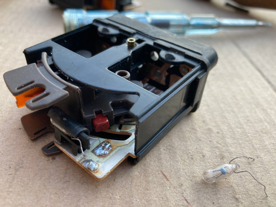 Установка ПТФ. Замена лампочки в переключателе — BMW 5 series (E34), 2 ...