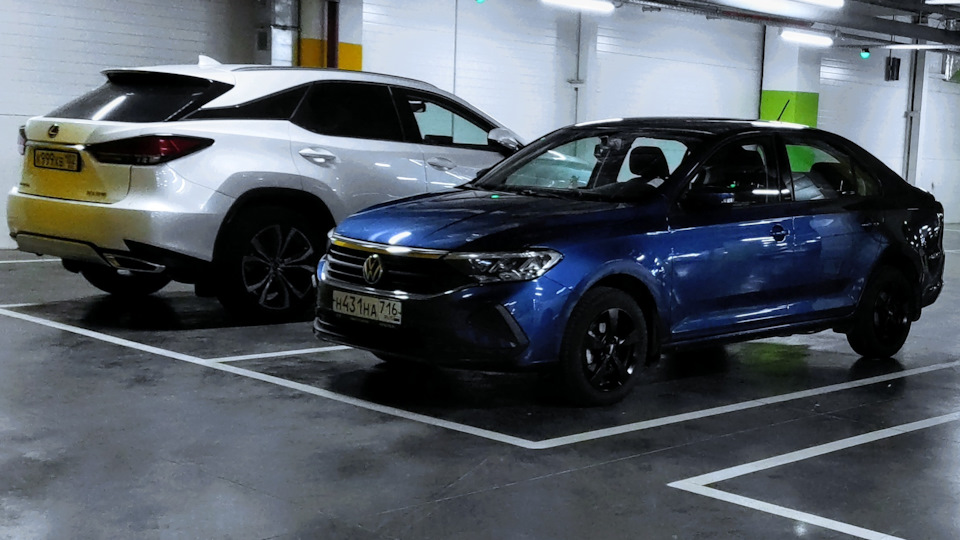 Появилась странная мысль по эмблеме VW на решётке радиатора ...