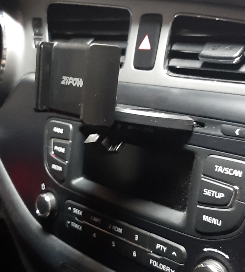 Свечи, держатель смартфона в CD-слот, предохранители — KIA Ceed (2G), 1 ...
