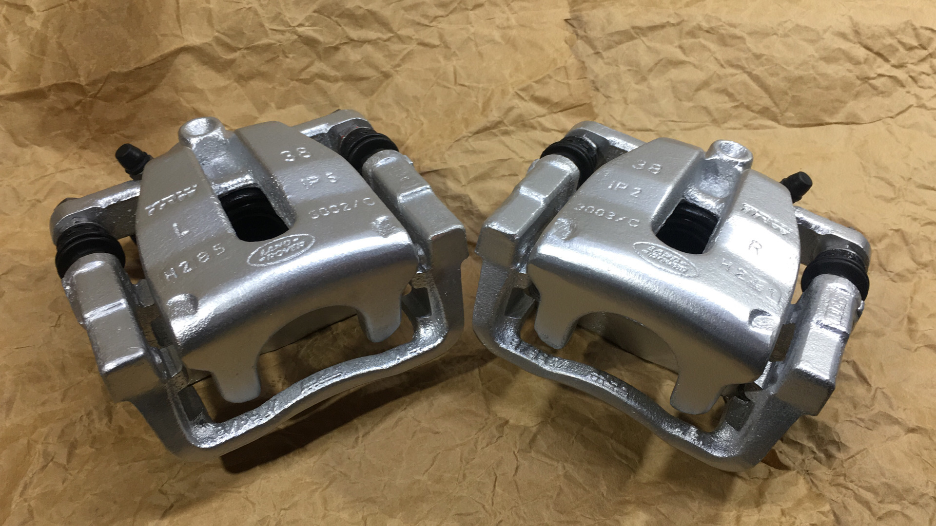 Передний суппорт рено лагуна 3. Суппорт чайзер 100. Задний суппорт форд куга 2. Суппорт тормозной передний форд фокус 2. Двухпоршневые суппорта на kia optima.