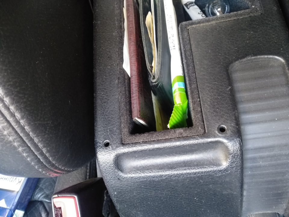 Упор подлокотника — Volkswagen Passat Variant (B5), 1,9 л, 2003 года ...