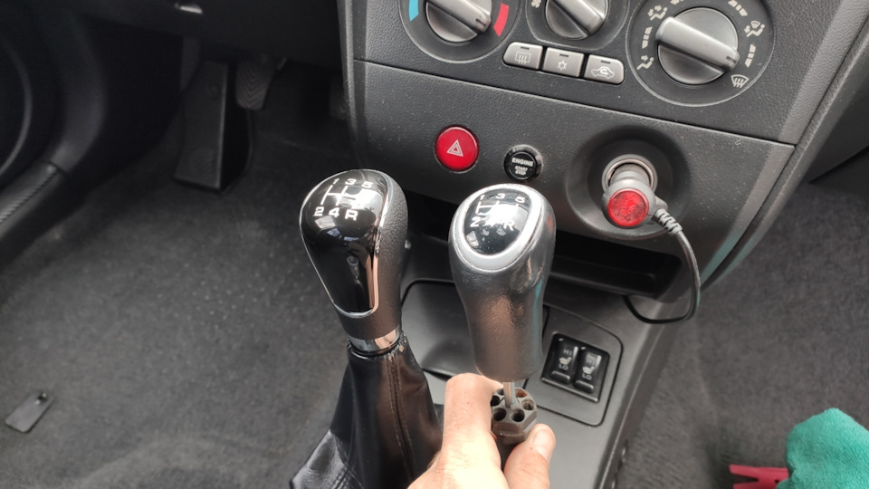 Как снять ручку кпп mitsubishi outlander Замена рукоятки МКПП - Mitsubishi Outlander (1G), 2 л, 2005 года стайлинг DRIVE2