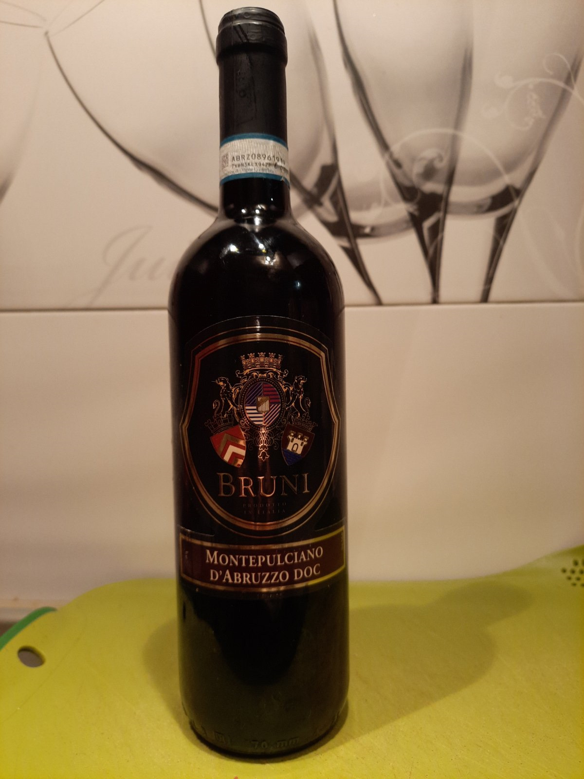 Вино Bruni Montepulciano. Вино красное Бруни Монтепульчано. Вино Bruni Montepulciano d'Abruzzo. Вино Бруно Монтепульчано.