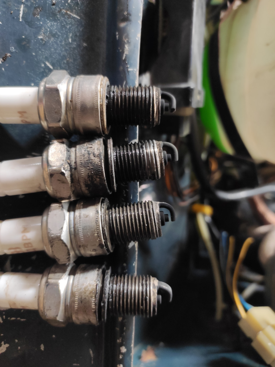 Состояние свечей по порядку. — Lada 21043