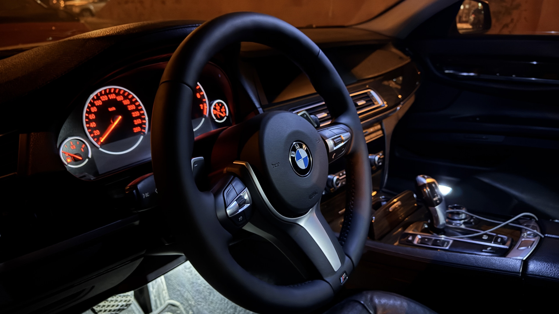 Первые "тюнячки". Нормальный руль. — BMW 7 series (F01/02), 3 л, 2010 ...
