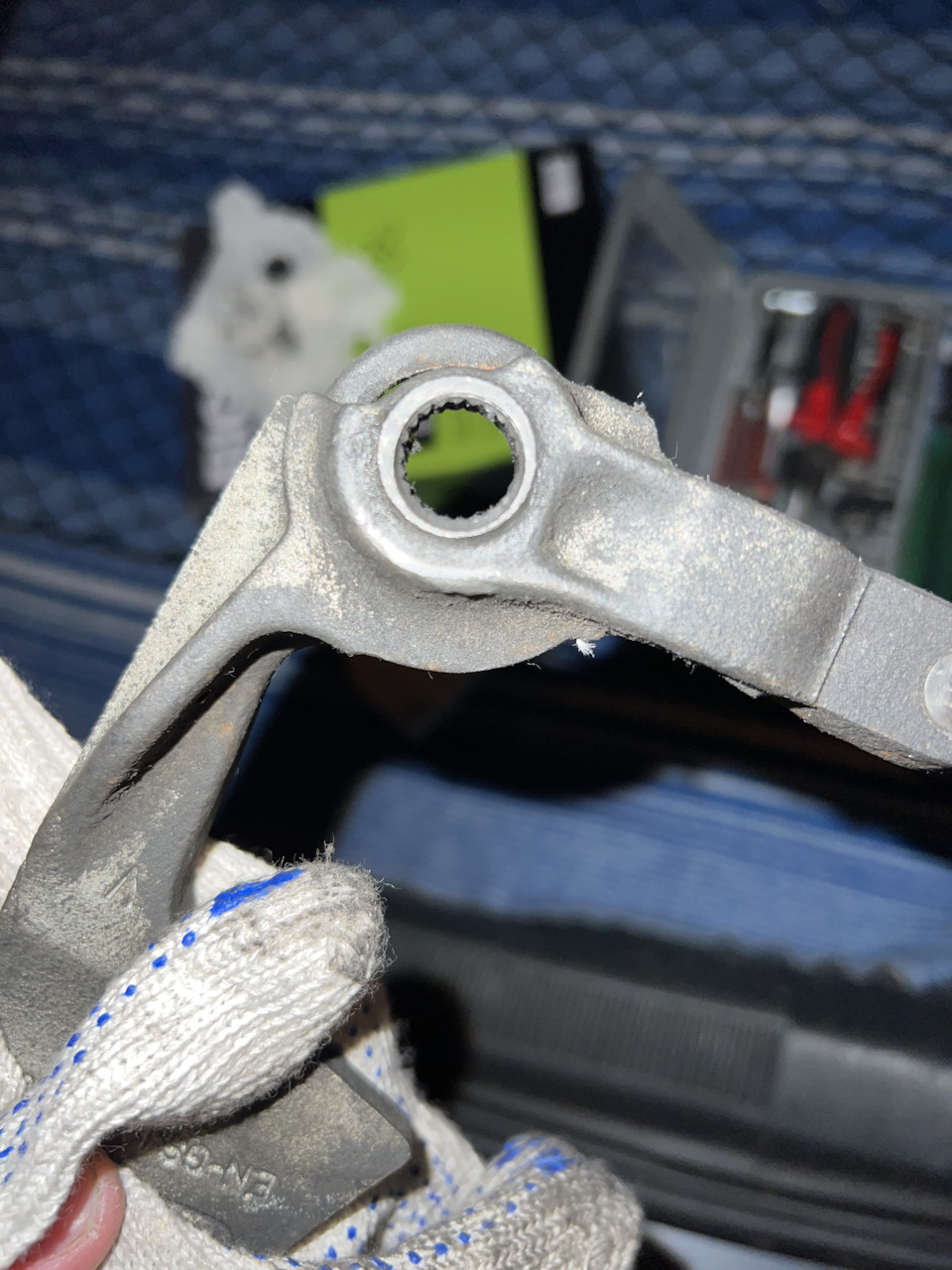 Замена механизма переключения передач (6 мкпп) — Skoda Octavia Combi A5 ...