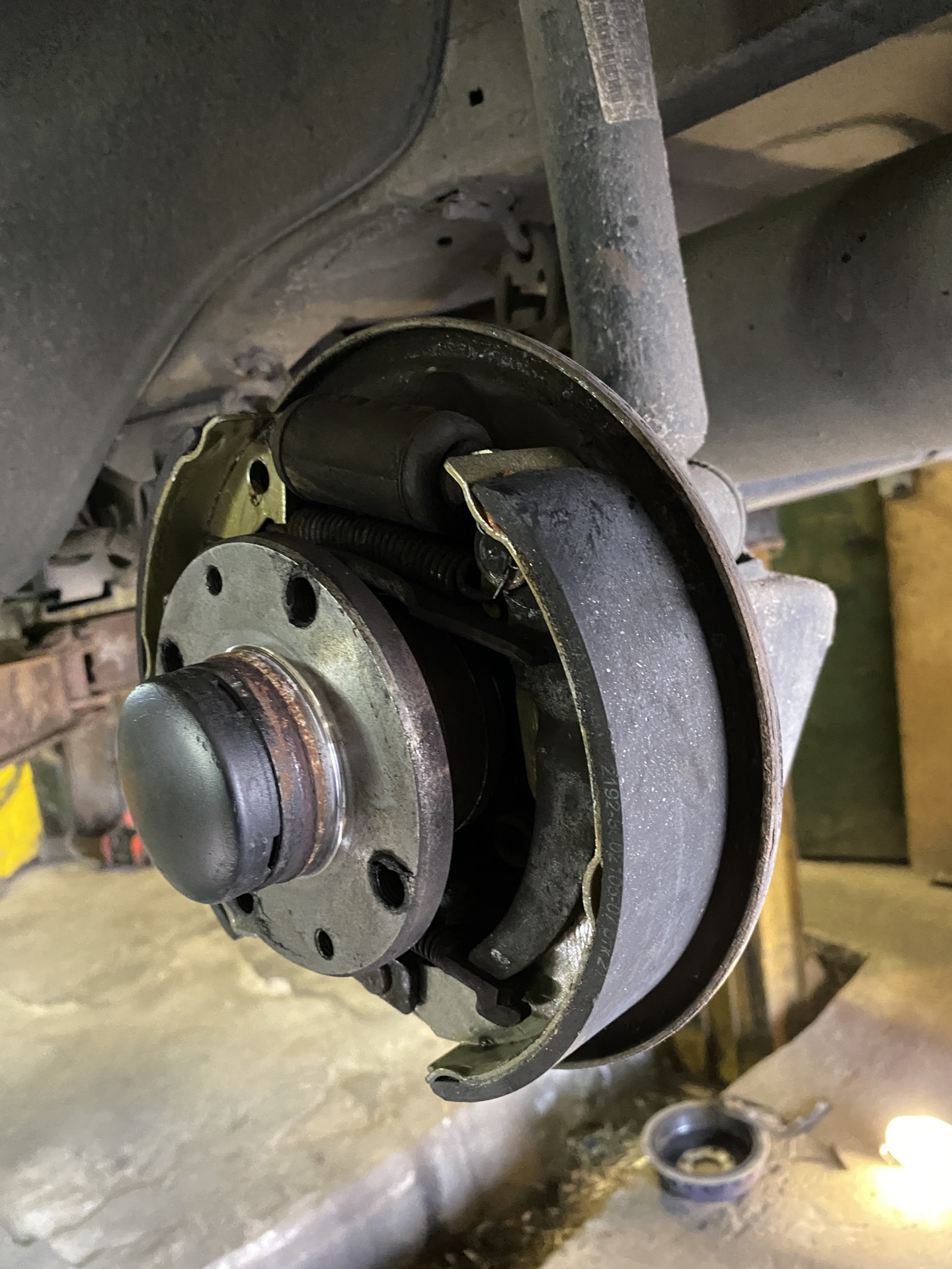 Скрежет при торможении сзади — Lada Гранта, 1,6 л, 2018 года | визит на ...