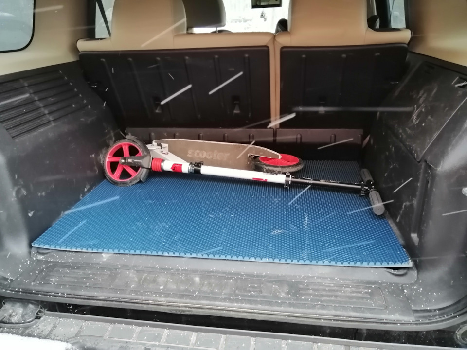 Коврик в багажник — Hummer H3, 3,7 л, 2008 года | аксессуары | DRIVE2