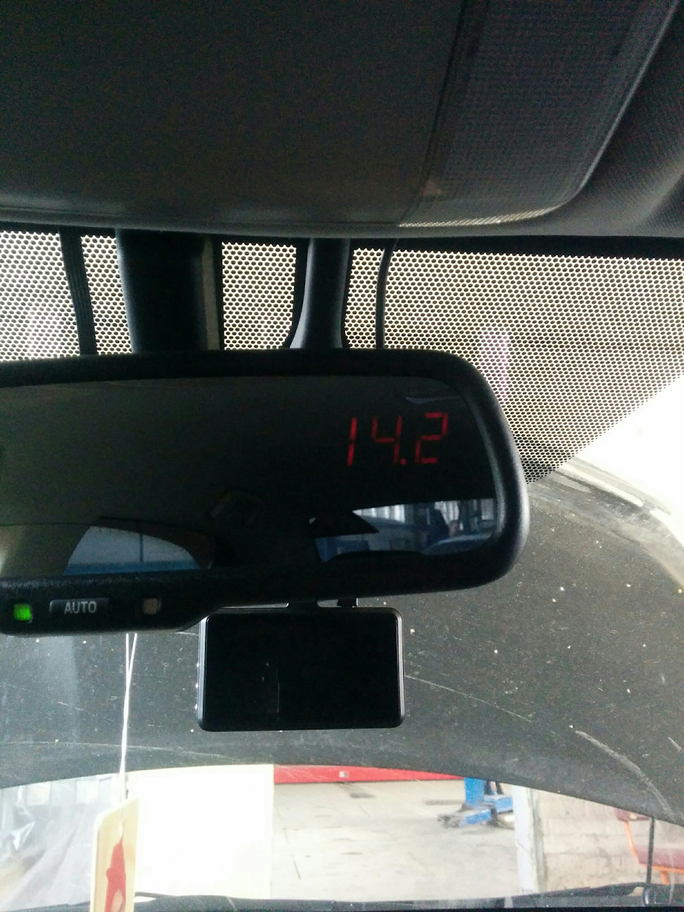 Установка вольтметра в зеркало заднего вида. — Toyota Corolla (140/150 ...