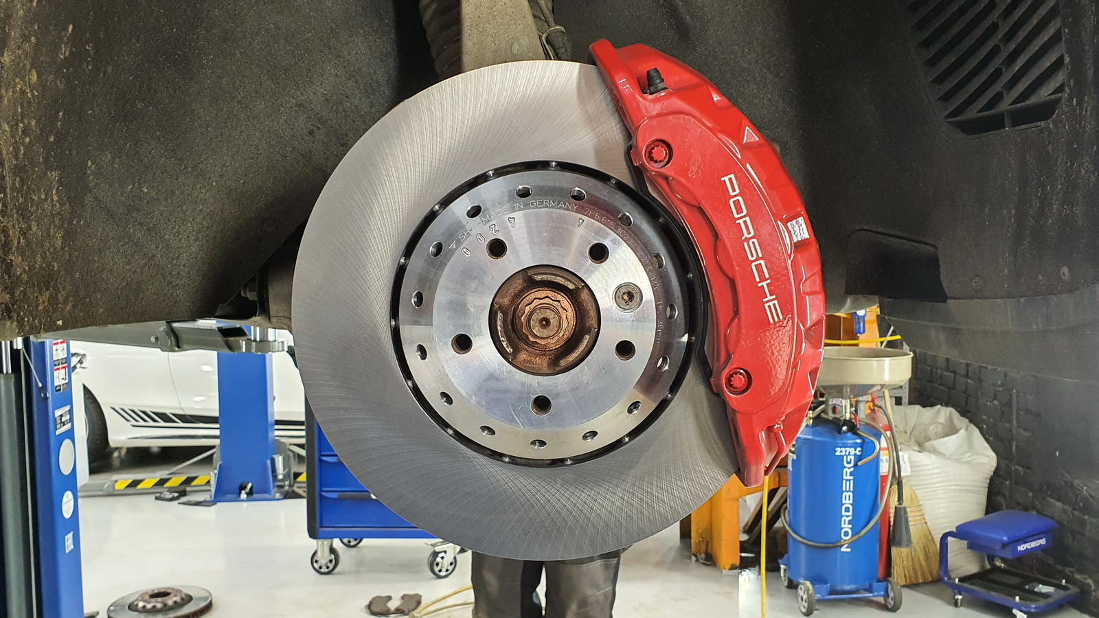 Тормозной суппорт порше кайен. Тормоза cayenne. Тормозная система porsche cayenne 955. Тормозная система порше кайен турбо. Тормоза порше 911.