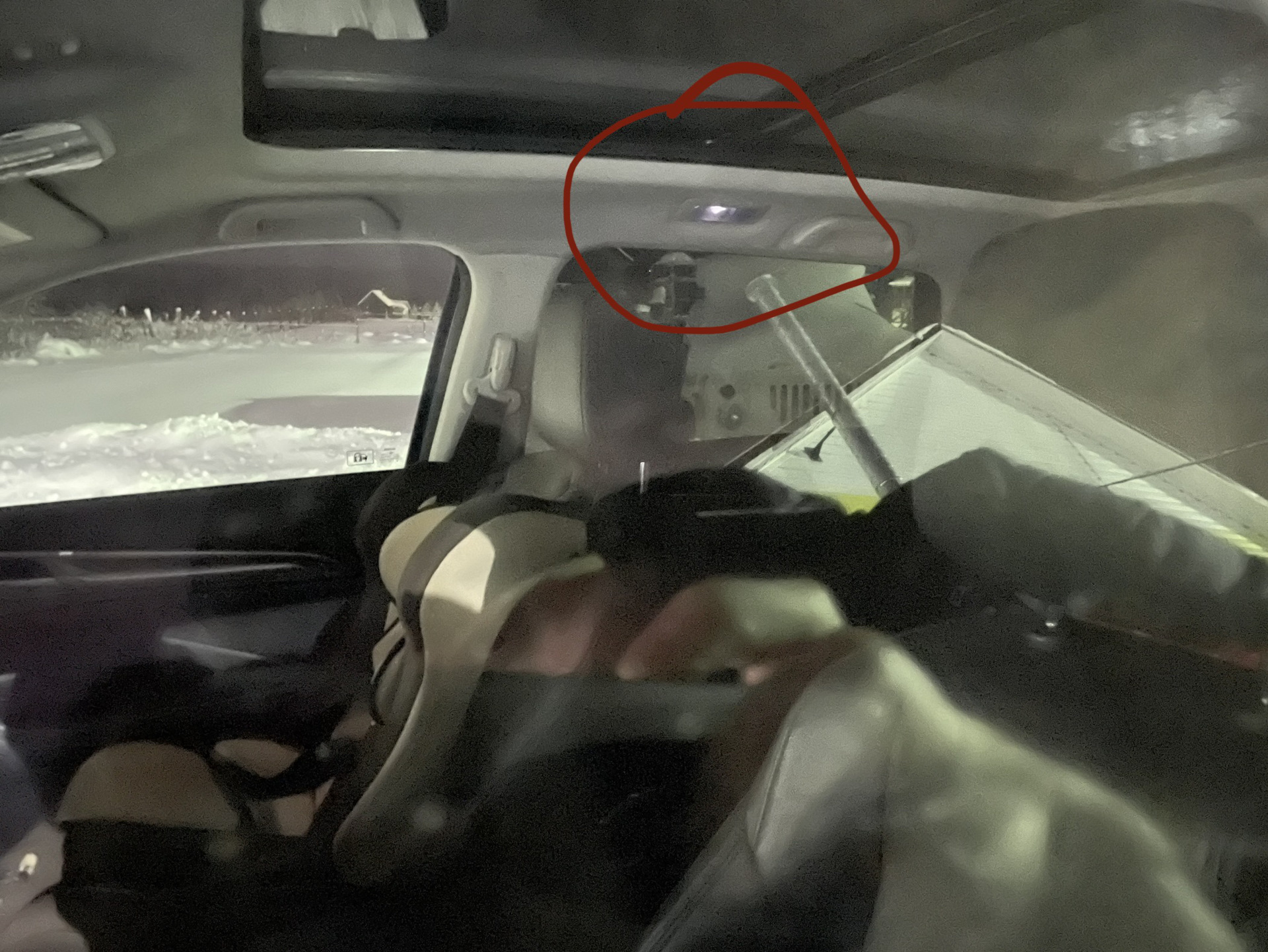 Не гаснут лампочки освещения салона заднего ряда — Haval F7 (1G), 2 л ...