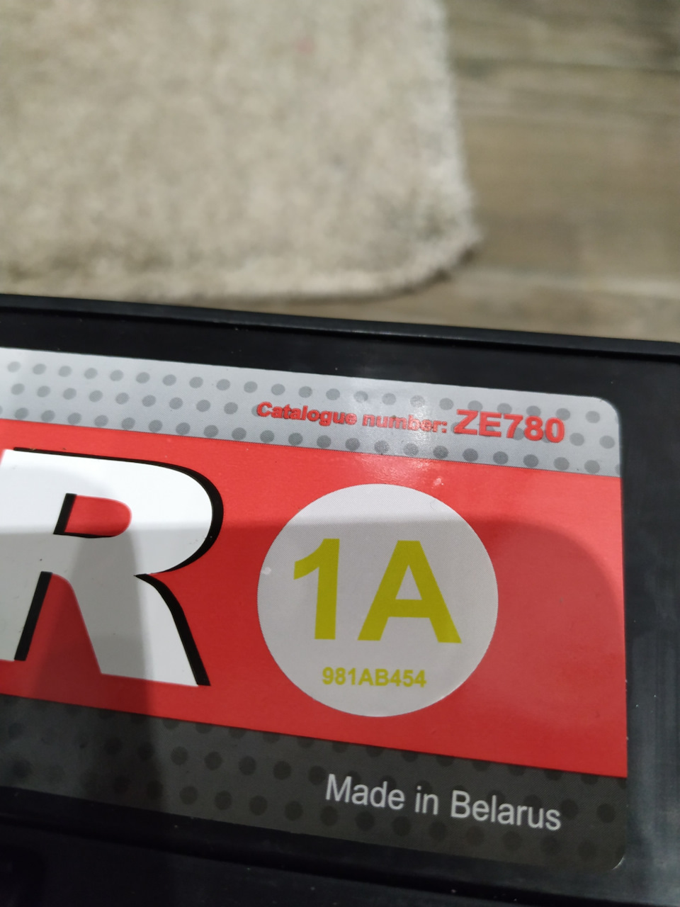 bEvRTy1lL17g4pmoxoRFqjHntbo 960 Как открыть крышку аккумулятора зубр