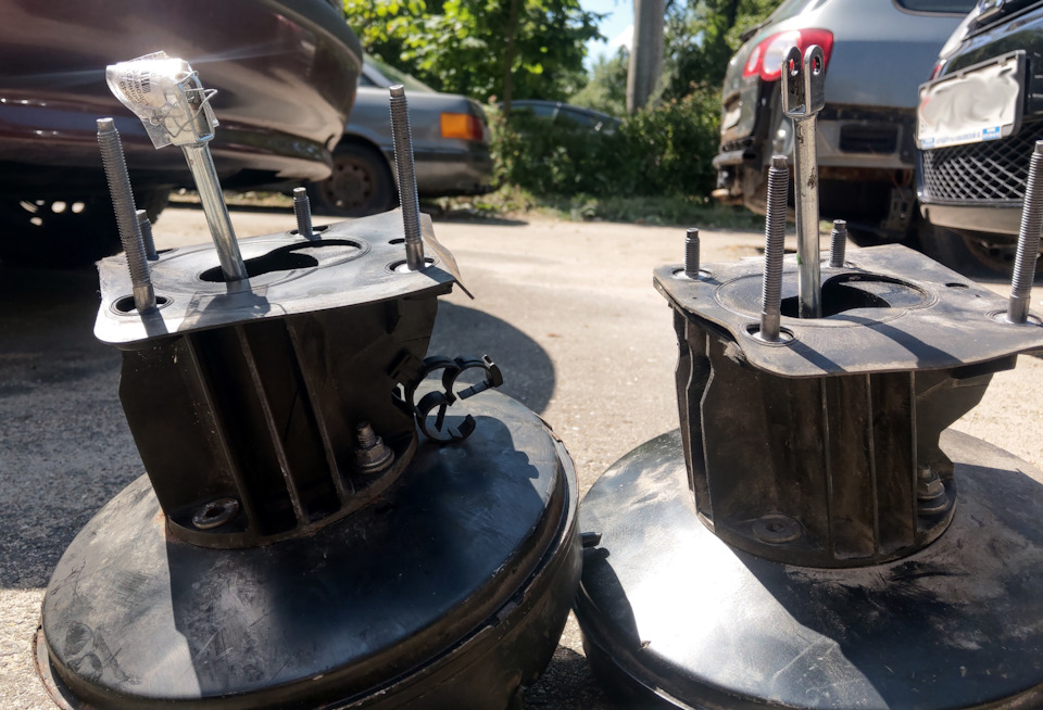 слева — короткий шток, справа — длинный шток — Citroen C6