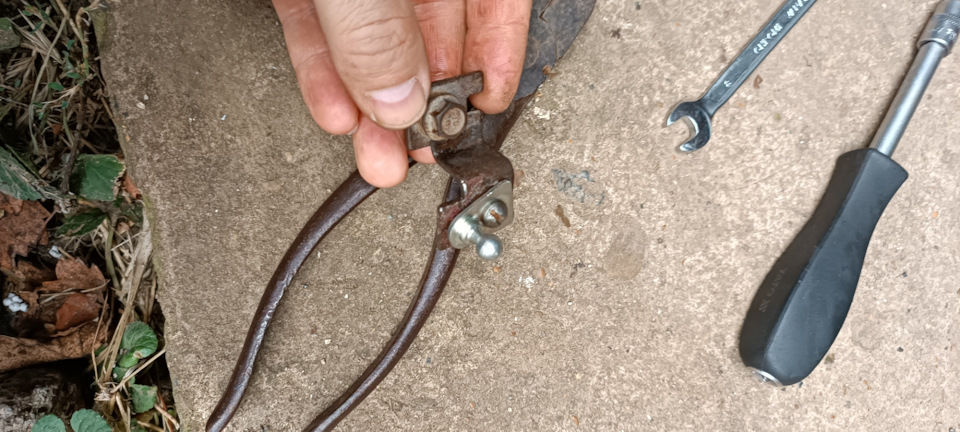 Тяга автокорректора фар — Nissan Maxima QX (A33), 3 л, 2000 года ...