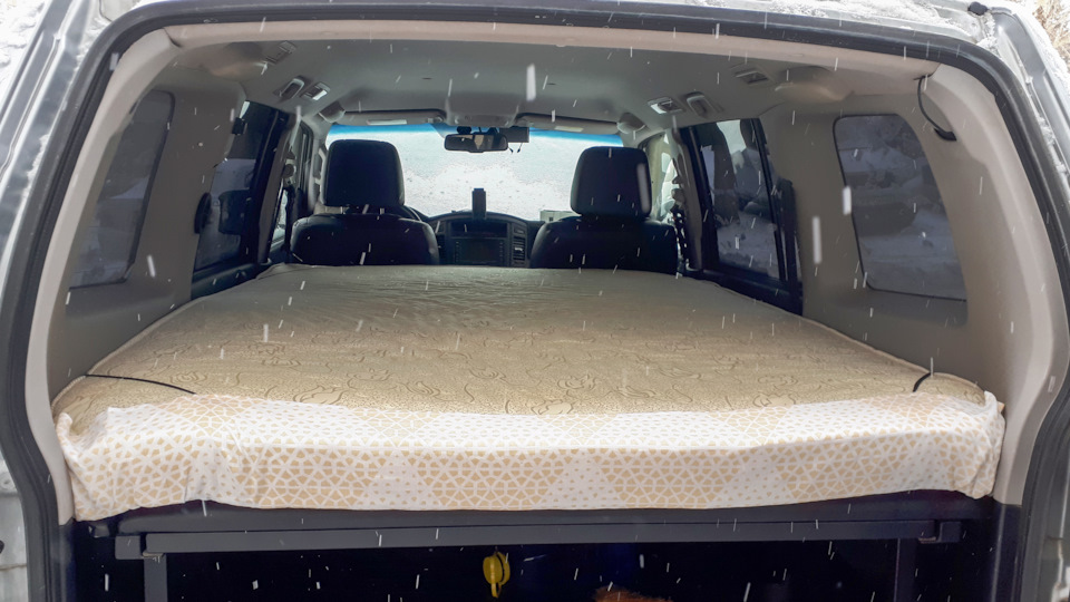 Главная деталь создающая комфорт, заводской матрас 140 на 190 см, толщиной 8 см. — Mitsubishi Pajero (4G)