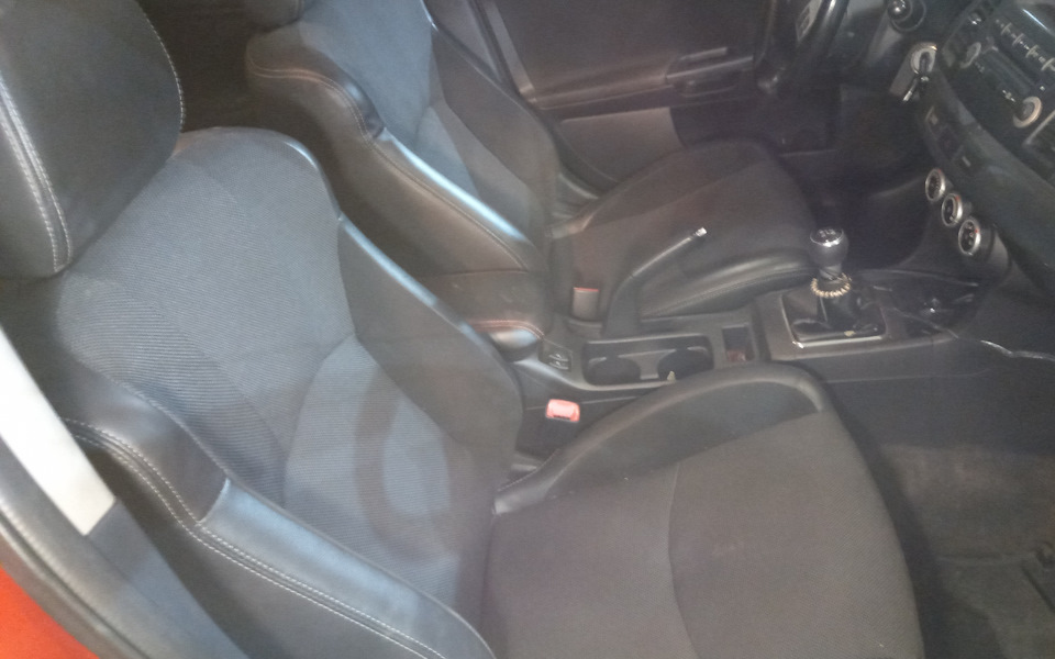 Сиденья от японского аута — Mitsubishi Lancer X, 1,8 л, 2009 года ...