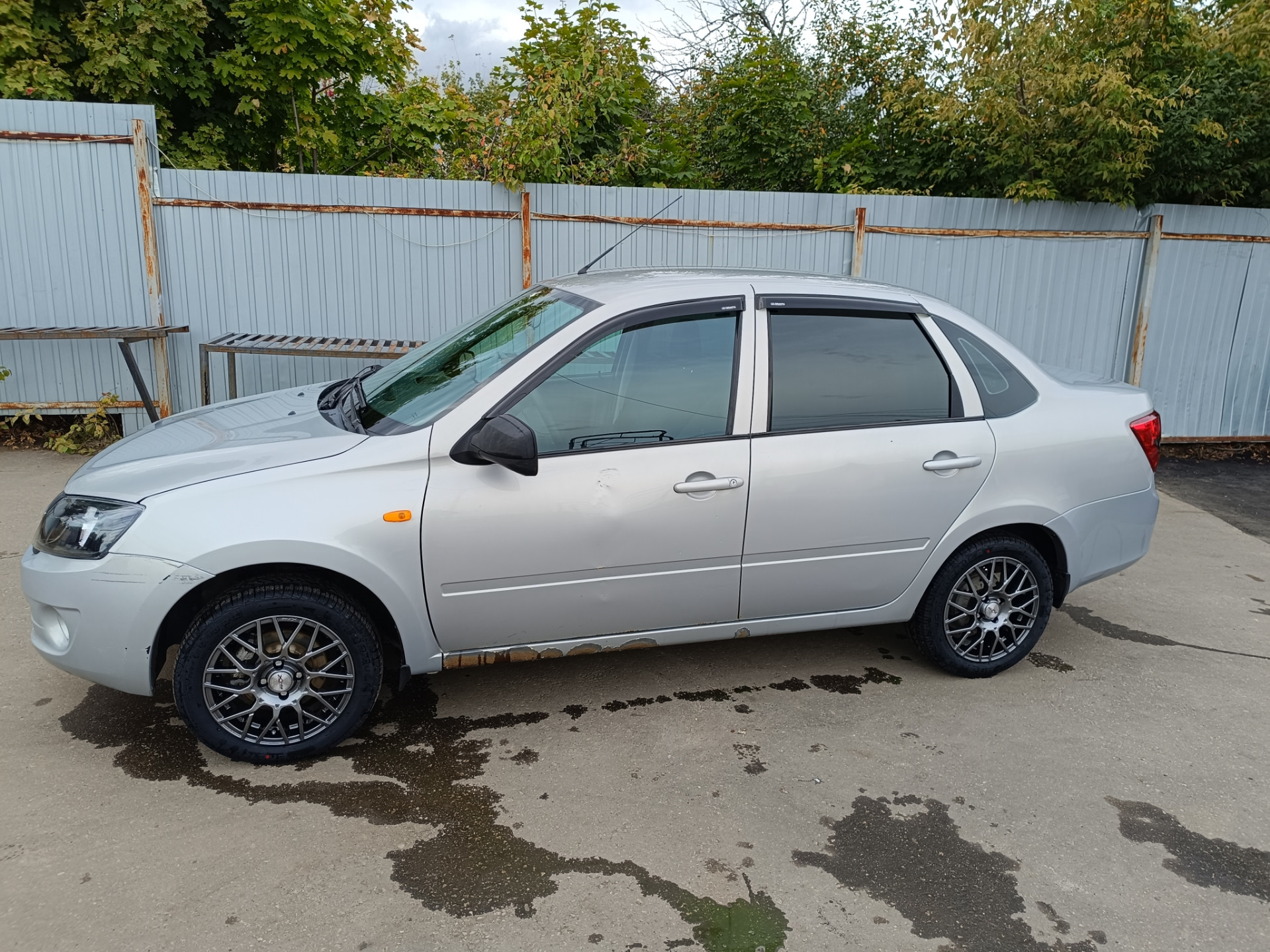 Литые диски R15 и новая резина 195/50 15 — Lada Гранта (1G), 1,6 л ...
