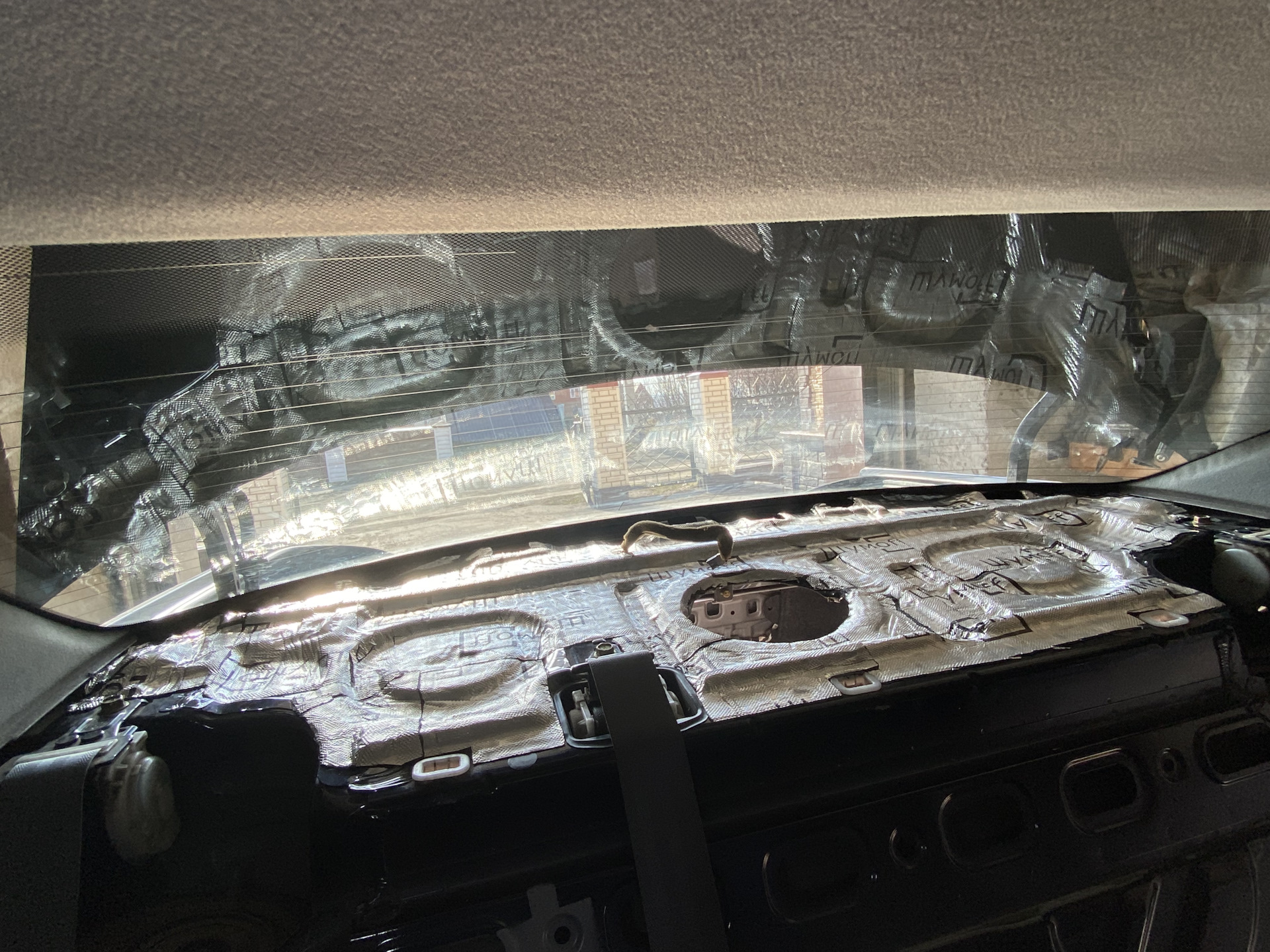 Установка сабвуфера в полку — Toyota Chaser (100), 2 л, 1998 года ...