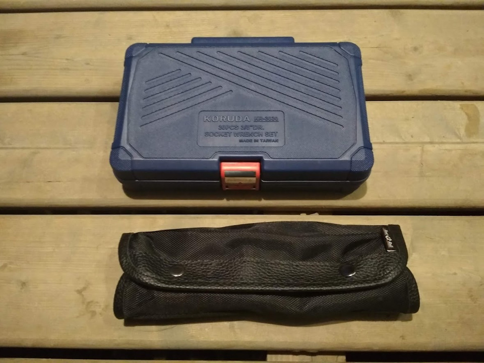 Но как бы ни был компактен чемоданчик, с сумкой от tool-roll.ru ему не сравниться. Её качество также на высоте. С эргономикой на этот раз есть нюансы, о них ниже. — Suzuki Jimny (1G)