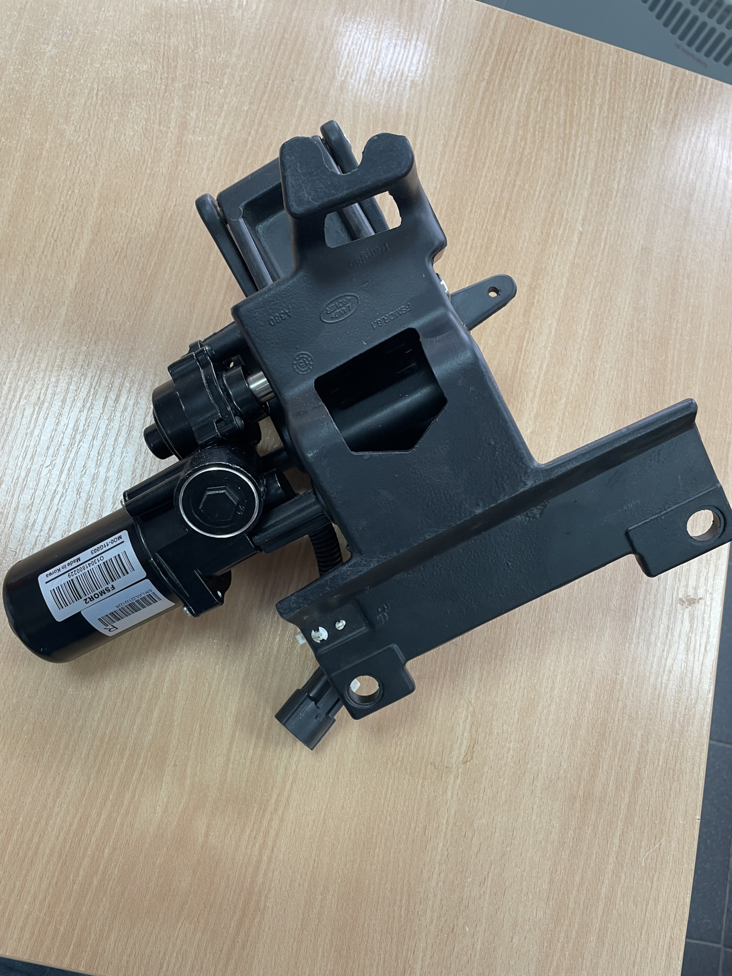 Замена кронштейна подножки — Land Rover Range Rover (4G), 5 л, 2014 ...