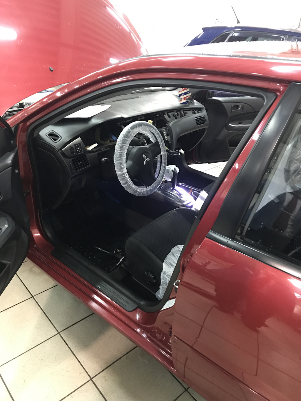 Замена пиропатрона — Mitsubishi Lancer IX, 1,6 л, 2006 года | визит на ...