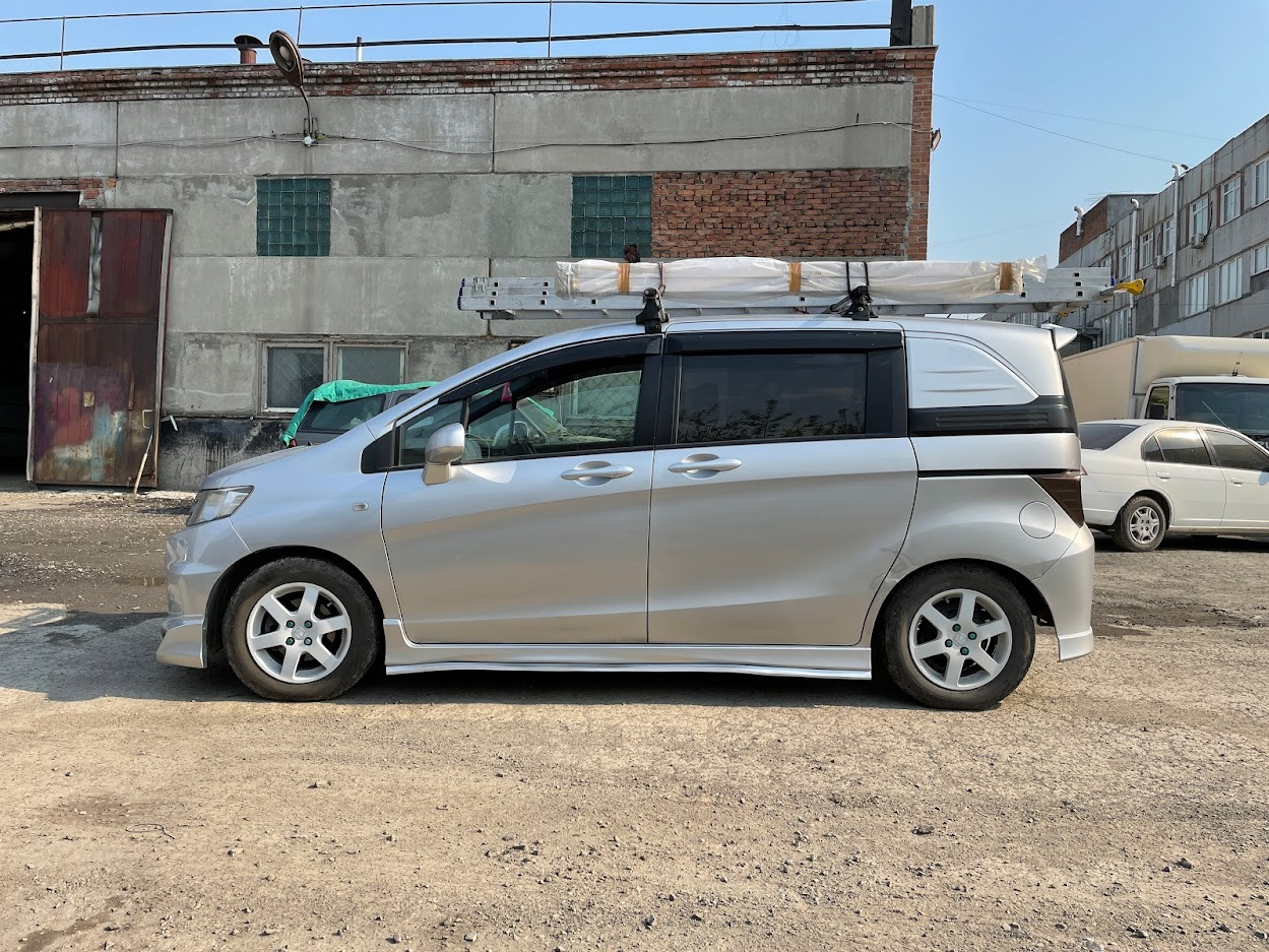 Проставки freed. Honda freed Spike. Honda freed Spike r17. Honda freed клиренс. Дорожный просвет Хонда Фрид.