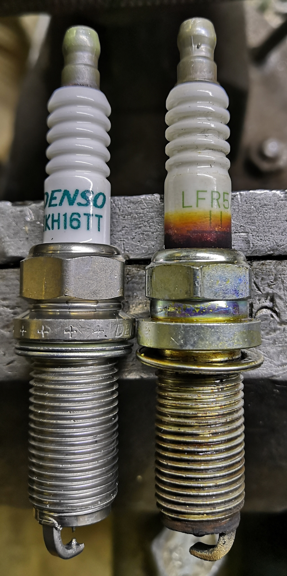 Свечи змз зазор. Свечи зажигания уаз 409. Свеча газ 51. Зазор на свечах зажигания змз 402. Свечи змз 406.