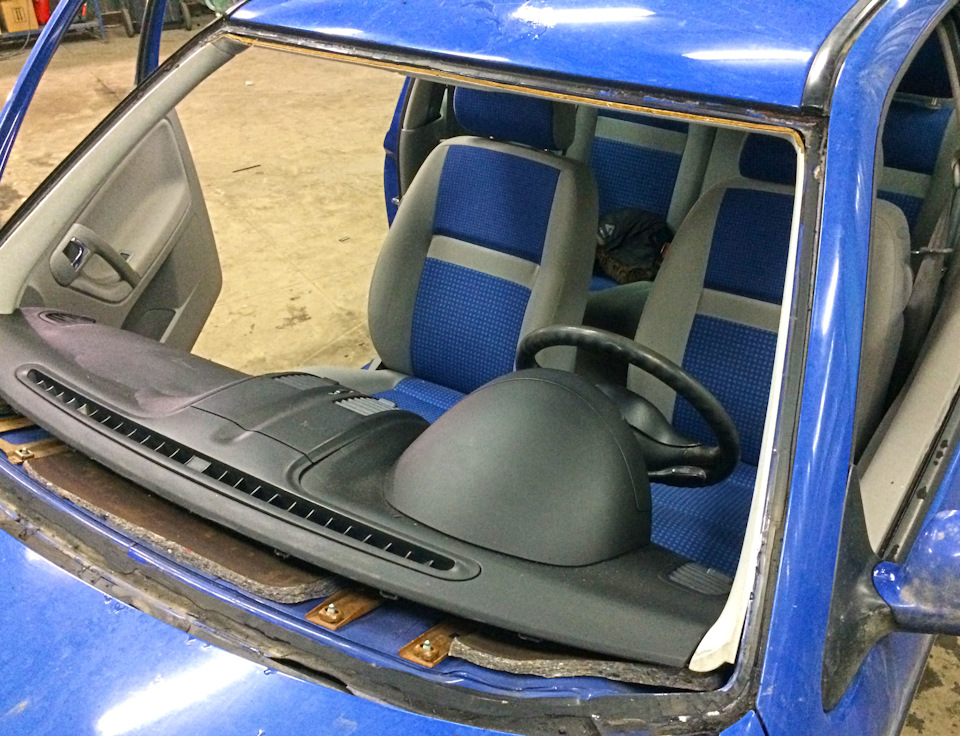 Замена лобового + щетки стеклоочистителя CHAMРION — Volkswagen Polo Mk3 ...