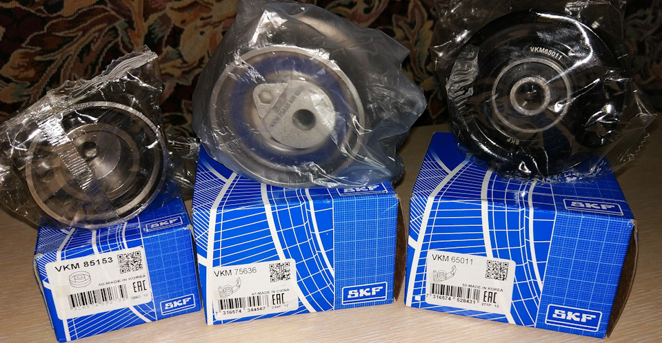 Ролики SKF — Hyundai Tucson (JM). Запчасти на фото: VKM85153, VKM65011, VKM75636