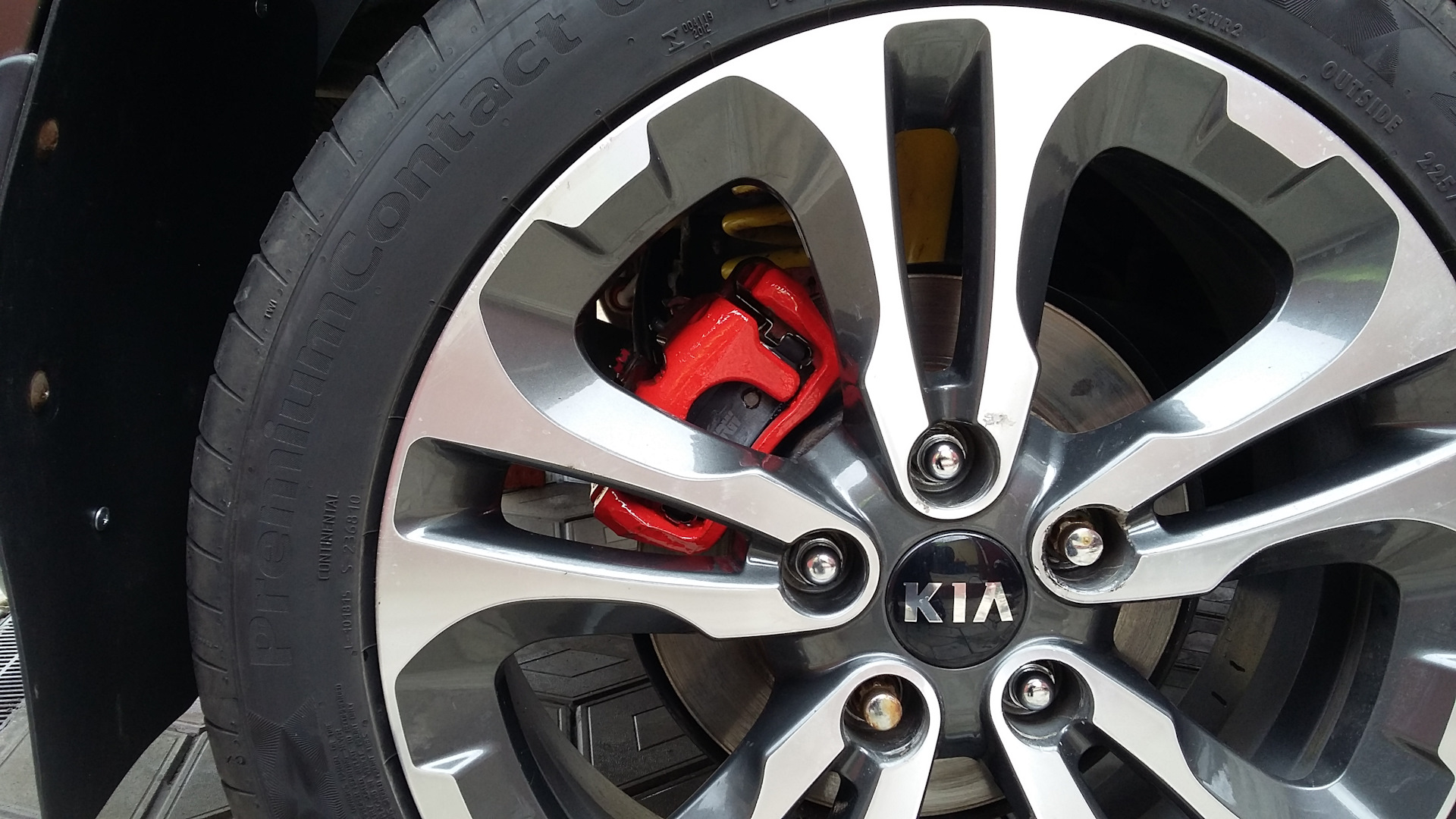 Киа сид размер резины. Kia Ceed JD болты колесные. Болты на колеса кия СИД. Шины для Kia Ceed JD. Летние шины Киа СИД 2013.