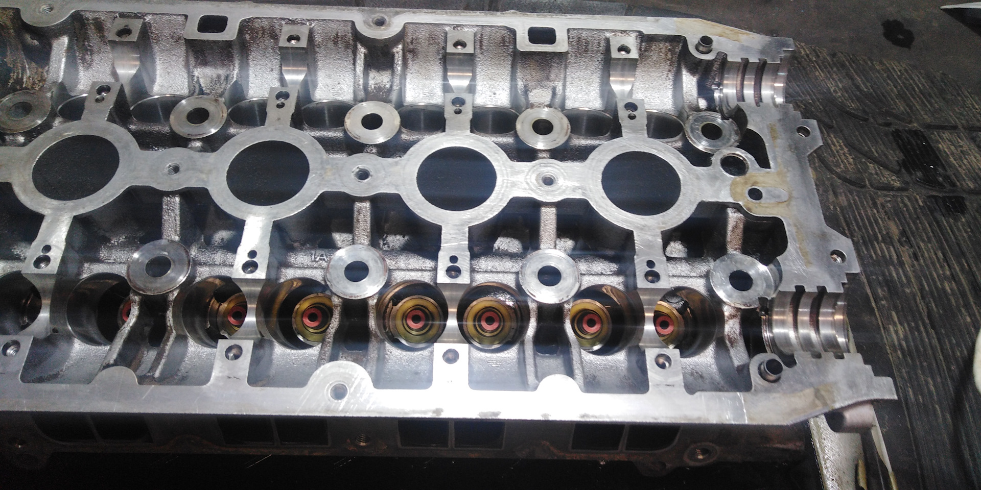 Ремонт ГБЦ -замена маслосъемных колпачков, мойка ГБЦ, чистка поршней от ...