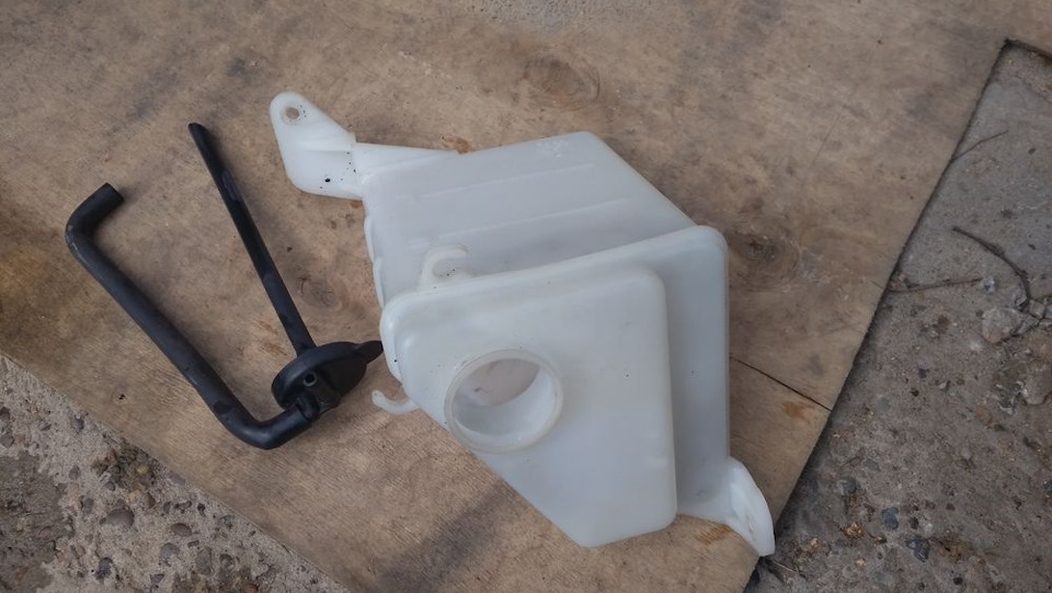 Куда залить антифриз в хендай акцент